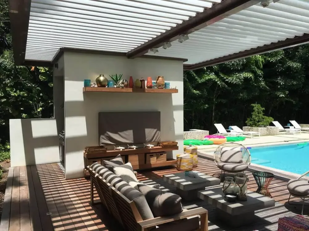 Equinox® Louvered Roof